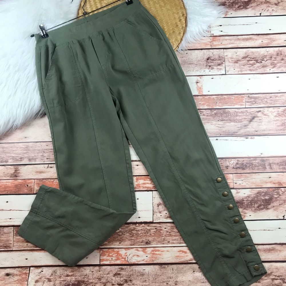 Soft surroundings green‎ chino pants w/ gold buttons Women’s Size S